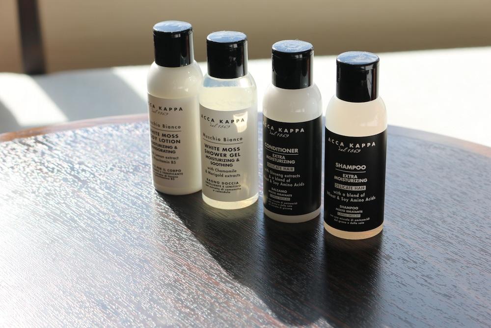 Hotel Hyatt Regency Naha, Okinawa Exterior foto A selection of toiletries