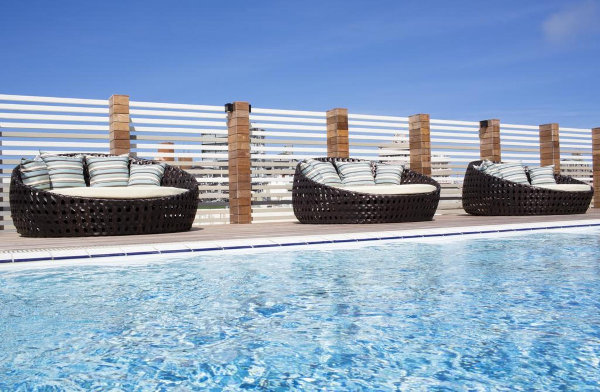 Hotel Hyatt Regency Naha, Okinawa Exterior foto The pool at the hotel