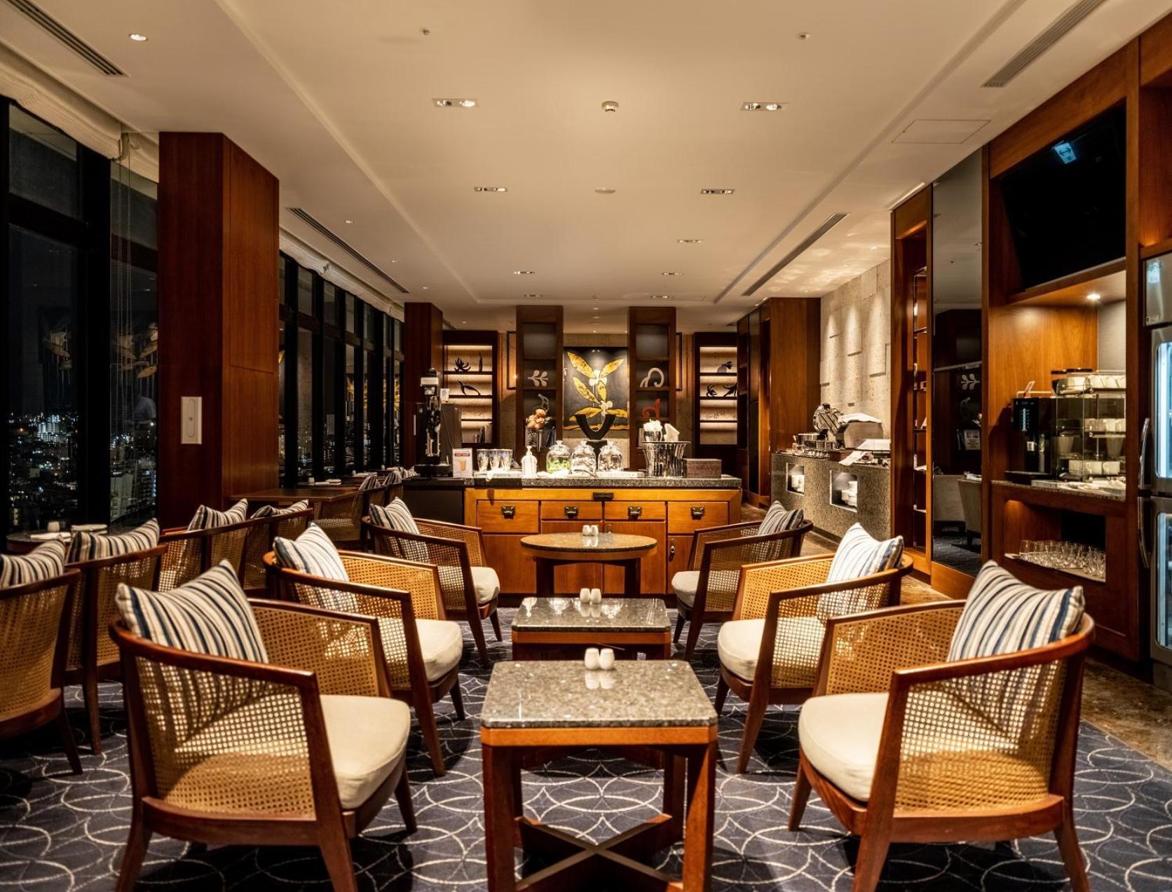 Hotel Hyatt Regency Naha, Okinawa Exterior foto The Club lounge at Changi Airport